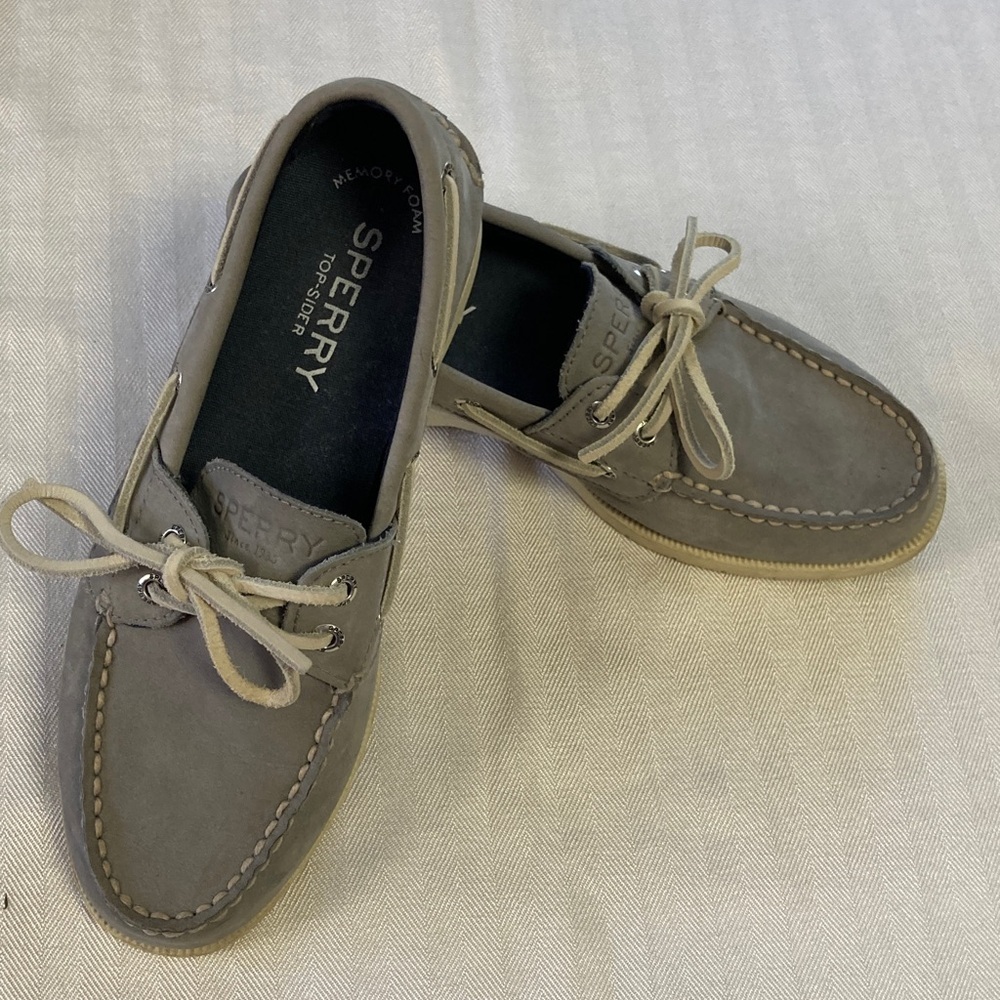 Sperry Topsider Women's Classic Gray nubuck leather Conway Boat Shoes